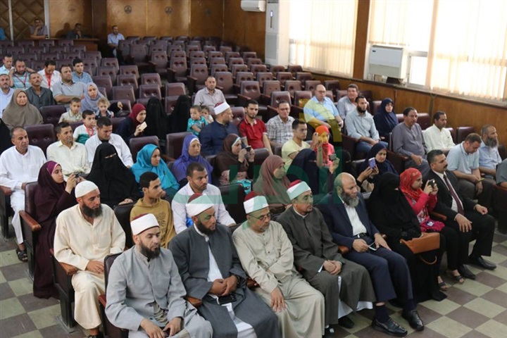 بالفيديو والصور.. محافظ كفرالشخ يكرم 95 من حفظة القرآن الكريم في مسابقة الأوقاف الرمضانية 