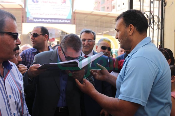 بالفيديو والصور.. محافظ كفر الشيخ يفتتح معرض السلع الغذائية الدائم 