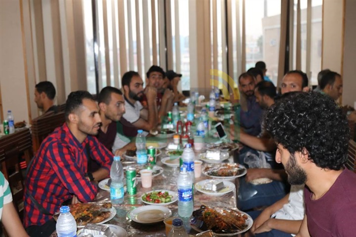 بالفيديو والصور.. محافظ كفر الشيخ في مأدبة إفطار فريق كرة القدم: حققوا حلم أبناء المحافظة بالصعود للممتاز