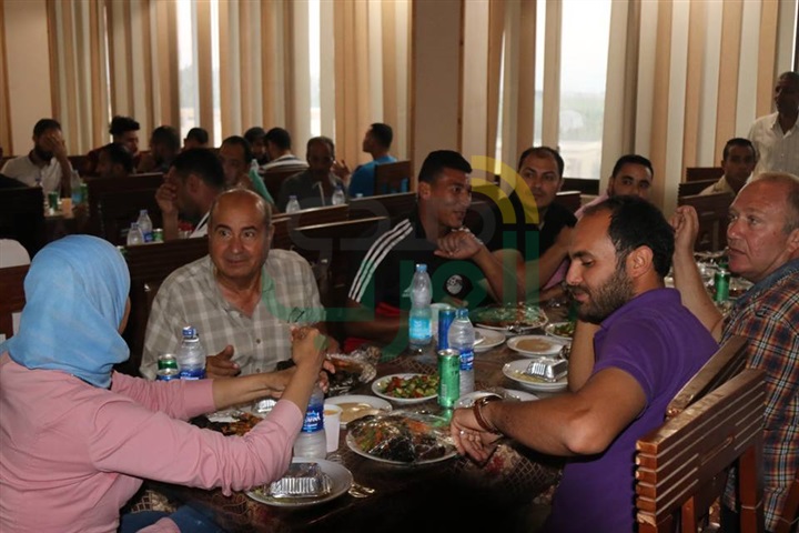 بالفيديو والصور.. محافظ كفر الشيخ في مأدبة إفطار فريق كرة القدم: حققوا حلم أبناء المحافظة بالصعود للممتاز