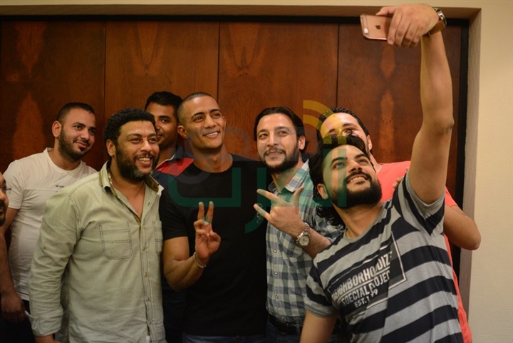 بالصور.. محمد رمضان يحتفل بنجاح "لا سحر ولا شعوذة"" بالصور.. محمد رمضان يحتفل بنجاح "لا سحر ولا شعوذة""