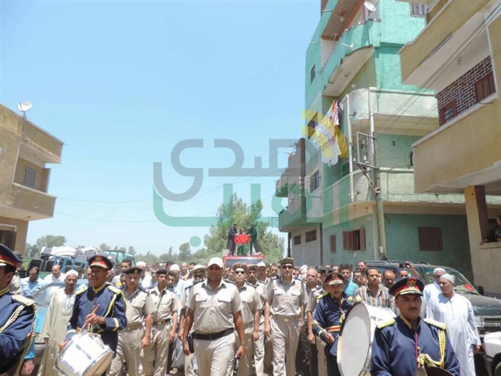 بالصور.. أهالي قرية "قونة" بكفر الشيخ يشيعون جثمان شهيد الواجب