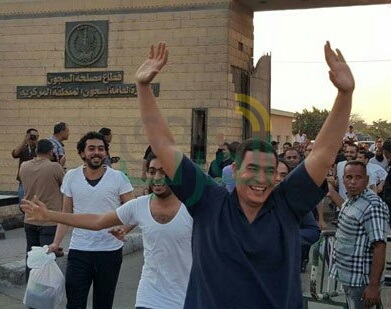 بالصور.. "صدى العرب" يرصد فرحة السجناء المفرج عنهم بموجب العفو الرئاسي بالصور.. "صدى العرب" يرصد فرحة السجناء المفرج عنهم بموجب العفو الرئاسي