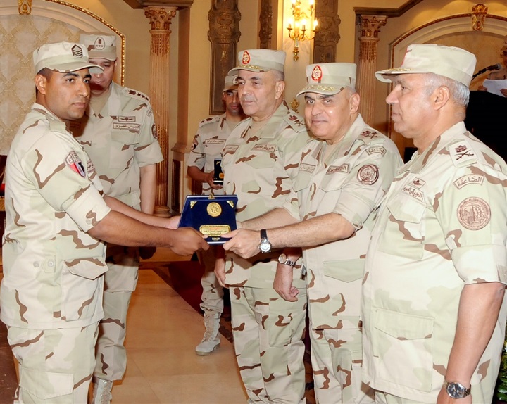 صبحي: القوات المسلحة لن تنسى أبناءها الذين ضحوا بأرواحهم دفاعًا عن الوطن