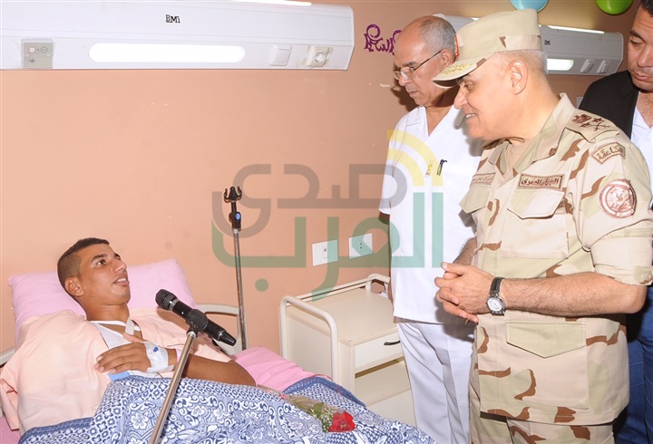 صبحي وحجازى يزوران أبطال القوات المسلحة المصابين بالمستشفيات العسكرية