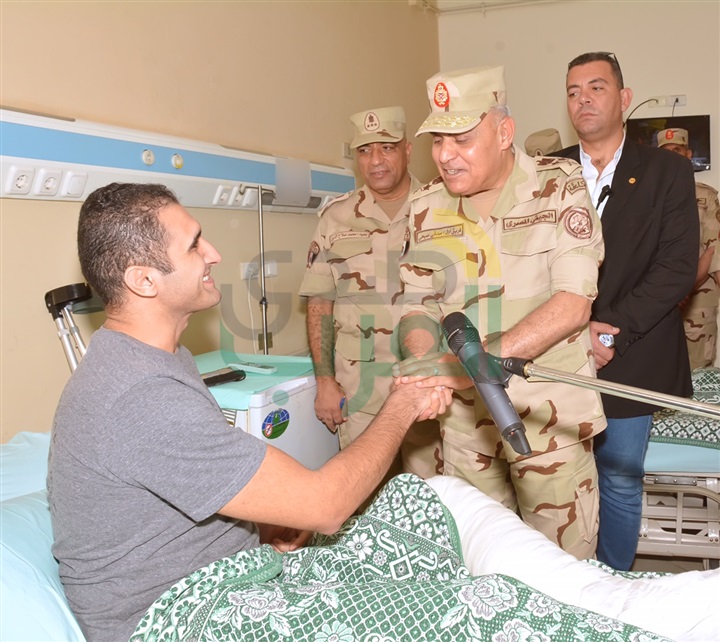 صبحي وحجازى يزوران أبطال القوات المسلحة المصابين بالمستشفيات العسكرية