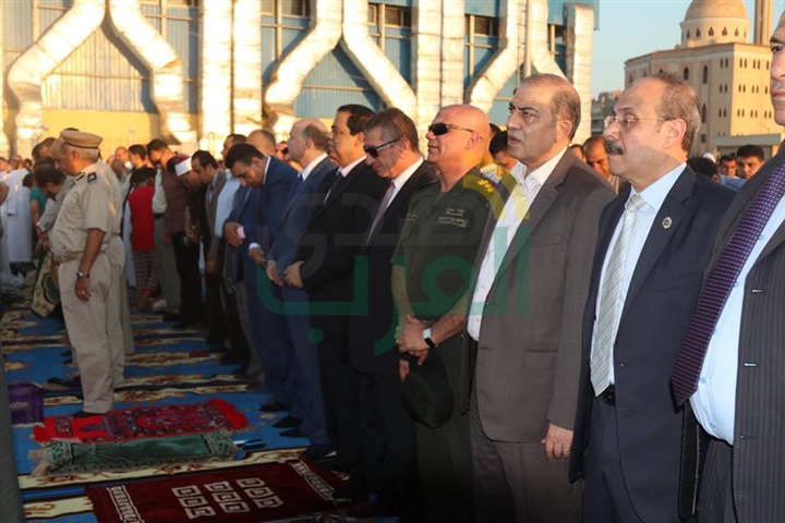 بالفيديو والصور.. محافظة كفر الشيخ يتقدم الآلاف في صلاة عيد الفطر المبارك بساحة الإستاد الرياضي بالفيديو والصور.. محافظة كفر الشيخ يتقدم الآلاف في صلاة عيد الفطر المبارك بساحة الإستاد الرياضي