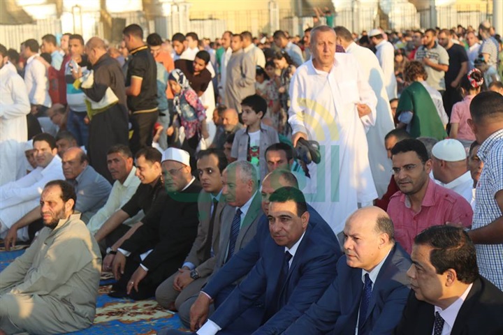 بالفيديو والصور.. محافظة كفر الشيخ يتقدم الآلاف في صلاة عيد الفطر المبارك بساحة الإستاد الرياضي بالفيديو والصور.. محافظة كفر الشيخ يتقدم الآلاف في صلاة عيد الفطر المبارك بساحة الإستاد الرياضي