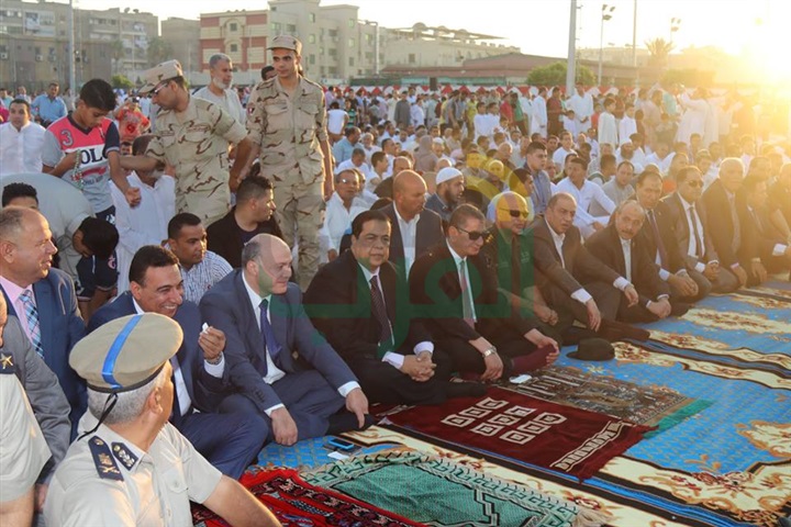 بالفيديو والصور.. محافظة كفر الشيخ يتقدم الآلاف في صلاة عيد الفطر المبارك بساحة الإستاد الرياضي بالفيديو والصور.. محافظة كفر الشيخ يتقدم الآلاف في صلاة عيد الفطر المبارك بساحة الإستاد الرياضي