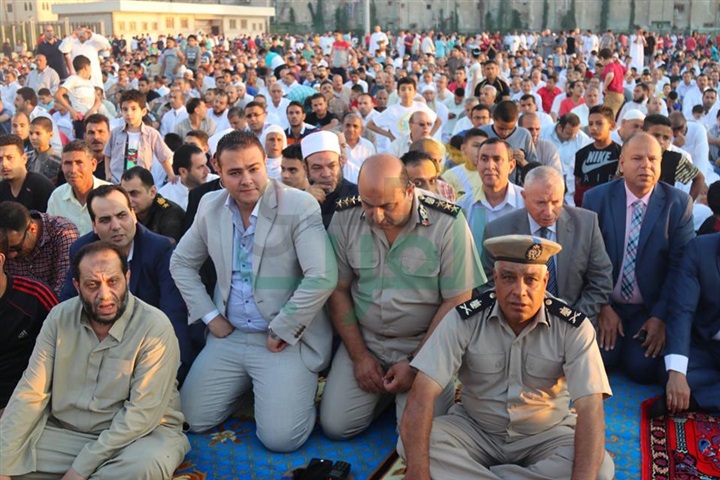 بالفيديو والصور.. محافظة كفر الشيخ يتقدم الآلاف في صلاة عيد الفطر المبارك بساحة الإستاد الرياضي بالفيديو والصور.. محافظة كفر الشيخ يتقدم الآلاف في صلاة عيد الفطر المبارك بساحة الإستاد الرياضي