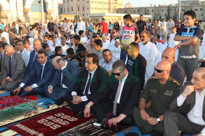 بالفيديو والصور.. محافظة كفر الشيخ يتقدم الآلاف في صلاة عيد الفطر المبارك بساحة الإستاد الرياضي بالفيديو والصور.. محافظة كفر الشيخ يتقدم الآلاف في صلاة عيد الفطر المبارك بساحة الإستاد الرياضي
