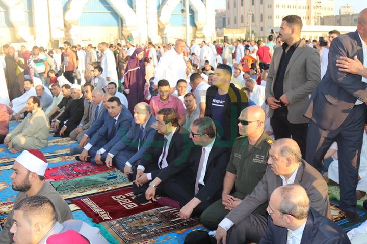 بالفيديو والصور.. محافظة كفر الشيخ يتقدم الآلاف في صلاة عيد الفطر المبارك بساحة الإستاد الرياضي بالفيديو والصور.. محافظة كفر الشيخ يتقدم الآلاف في صلاة عيد الفطر المبارك بساحة الإستاد الرياضي