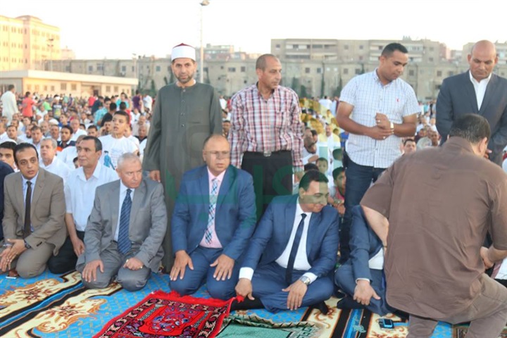 بالفيديو والصور.. محافظة كفر الشيخ يتقدم الآلاف في صلاة عيد الفطر المبارك بساحة الإستاد الرياضي بالفيديو والصور.. محافظة كفر الشيخ يتقدم الآلاف في صلاة عيد الفطر المبارك بساحة الإستاد الرياضي
