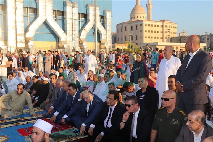 بالفيديو والصور.. محافظة كفر الشيخ يتقدم الآلاف في صلاة عيد الفطر المبارك بساحة الإستاد الرياضي بالفيديو والصور.. محافظة كفر الشيخ يتقدم الآلاف في صلاة عيد الفطر المبارك بساحة الإستاد الرياضي