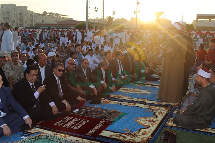 بالفيديو والصور.. محافظة كفر الشيخ يتقدم الآلاف في صلاة عيد الفطر المبارك بساحة الإستاد الرياضي بالفيديو والصور.. محافظة كفر الشيخ يتقدم الآلاف في صلاة عيد الفطر المبارك بساحة الإستاد الرياضي