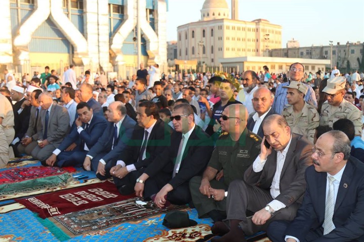 بالفيديو والصور.. محافظة كفر الشيخ يتقدم الآلاف في صلاة عيد الفطر المبارك بساحة الإستاد الرياضي بالفيديو والصور.. محافظة كفر الشيخ يتقدم الآلاف في صلاة عيد الفطر المبارك بساحة الإستاد الرياضي