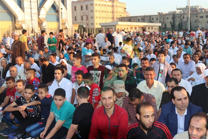 بالفيديو والصور.. محافظة كفر الشيخ يتقدم الآلاف في صلاة عيد الفطر المبارك بساحة الإستاد الرياضي بالفيديو والصور.. محافظة كفر الشيخ يتقدم الآلاف في صلاة عيد الفطر المبارك بساحة الإستاد الرياضي