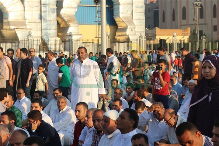 بالفيديو والصور.. محافظة كفر الشيخ يتقدم الآلاف في صلاة عيد الفطر المبارك بساحة الإستاد الرياضي بالفيديو والصور.. محافظة كفر الشيخ يتقدم الآلاف في صلاة عيد الفطر المبارك بساحة الإستاد الرياضي