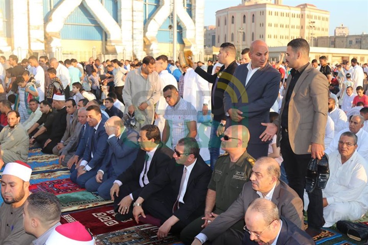 بالفيديو والصور.. محافظة كفر الشيخ يتقدم الآلاف في صلاة عيد الفطر المبارك بساحة الإستاد الرياضي بالفيديو والصور.. محافظة كفر الشيخ يتقدم الآلاف في صلاة عيد الفطر المبارك بساحة الإستاد الرياضي
