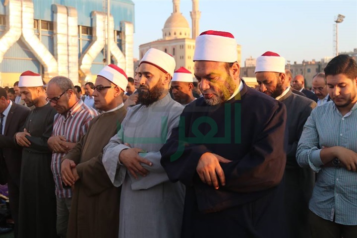 بالفيديو والصور.. محافظة كفر الشيخ يتقدم الآلاف في صلاة عيد الفطر المبارك بساحة الإستاد الرياضي بالفيديو والصور.. محافظة كفر الشيخ يتقدم الآلاف في صلاة عيد الفطر المبارك بساحة الإستاد الرياضي
