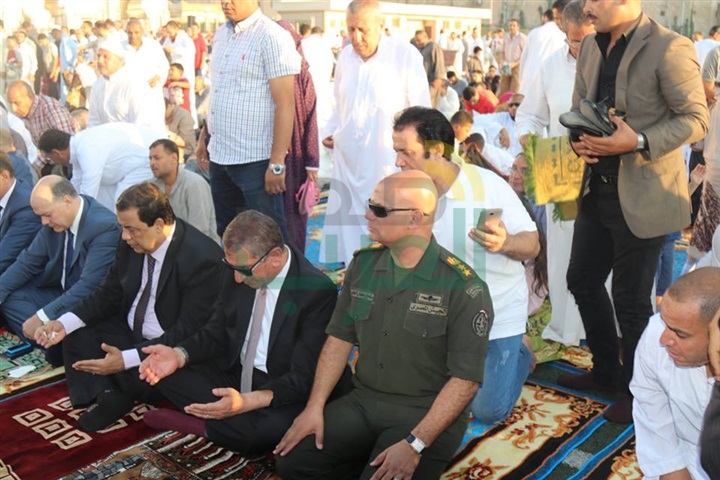 بالفيديو والصور.. محافظة كفر الشيخ يتقدم الآلاف في صلاة عيد الفطر المبارك بساحة الإستاد الرياضي بالفيديو والصور.. محافظة كفر الشيخ يتقدم الآلاف في صلاة عيد الفطر المبارك بساحة الإستاد الرياضي