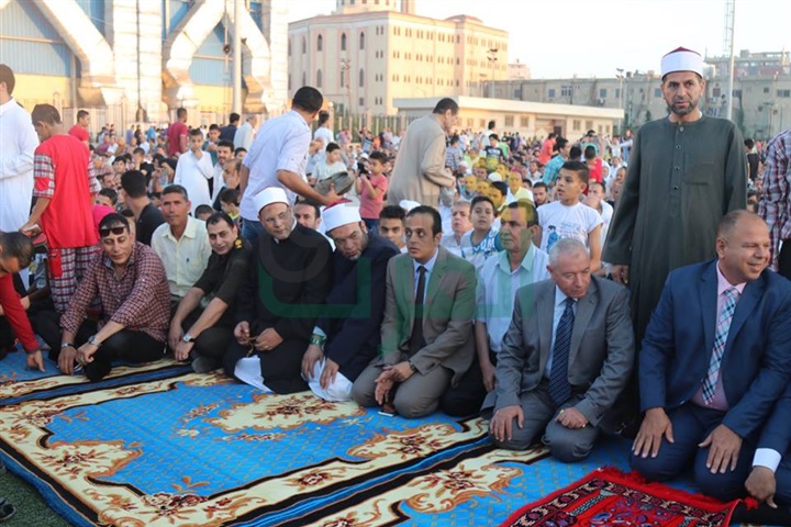 بالفيديو والصور.. محافظة كفر الشيخ يتقدم الآلاف في صلاة عيد الفطر المبارك بساحة الإستاد الرياضي بالفيديو والصور.. محافظة كفر الشيخ يتقدم الآلاف في صلاة عيد الفطر المبارك بساحة الإستاد الرياضي