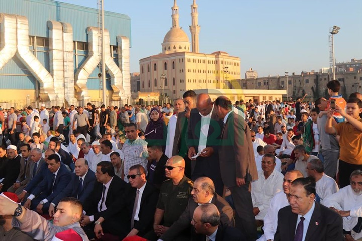 بالفيديو والصور.. محافظة كفر الشيخ يتقدم الآلاف في صلاة عيد الفطر المبارك بساحة الإستاد الرياضي بالفيديو والصور.. محافظة كفر الشيخ يتقدم الآلاف في صلاة عيد الفطر المبارك بساحة الإستاد الرياضي