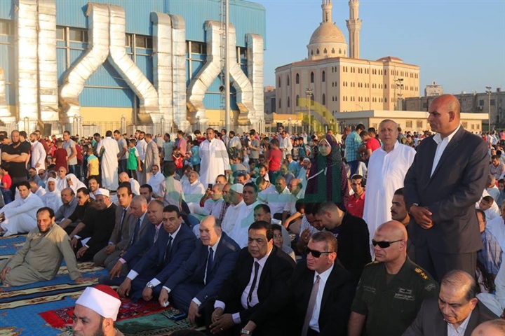 بالفيديو والصور.. محافظة كفر الشيخ يتقدم الآلاف في صلاة عيد الفطر المبارك بساحة الإستاد الرياضي بالفيديو والصور.. محافظة كفر الشيخ يتقدم الآلاف في صلاة عيد الفطر المبارك بساحة الإستاد الرياضي