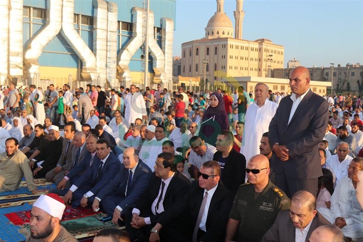 بالفيديو والصور.. محافظة كفر الشيخ يتقدم الآلاف في صلاة عيد الفطر المبارك بساحة الإستاد الرياضي بالفيديو والصور.. محافظة كفر الشيخ يتقدم الآلاف في صلاة عيد الفطر المبارك بساحة الإستاد الرياضي