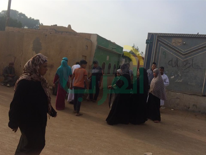 بالصور.. زيارة المواطنين للمقابر بكفر الشيخ.. دموع على ضريح من رحلوا