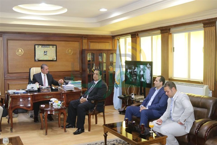 بالصور.. محافظ كفر الشيخ يستقبل التهانى من التنفيذيين بمناسبة عيد الفطر المبارك