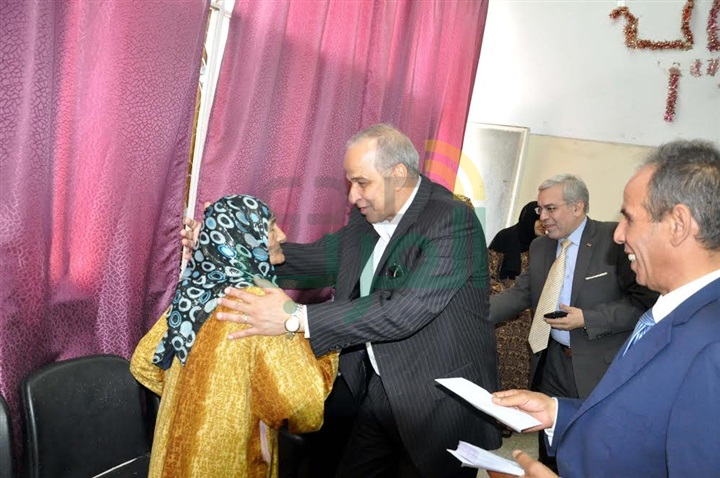 بالصور.. محافظ القليوبية يزور دار المسنين فى العيد