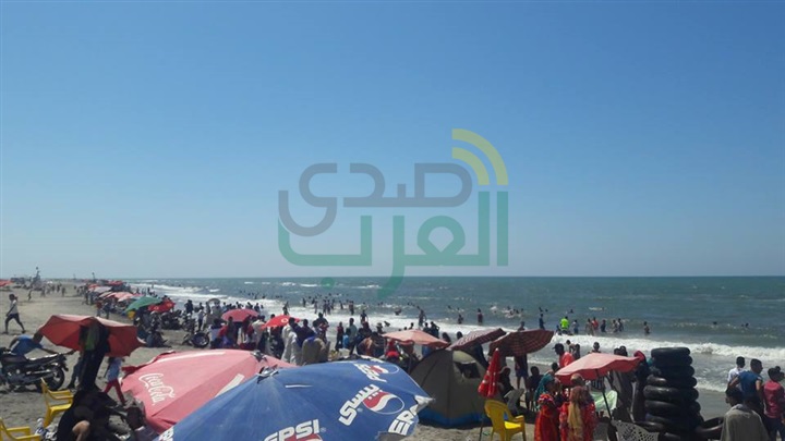 بالصور.. في احتفالات العيد.. فرحة أهالي كفر الشيخ بـمصيف «بلطيم» مذاق خاص