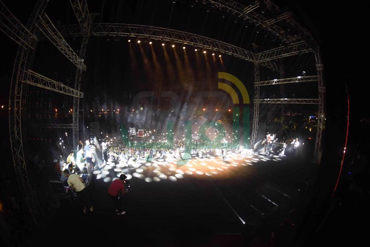 تامر حسني يشعل حفل "فاميلي بارك" بالرحاب