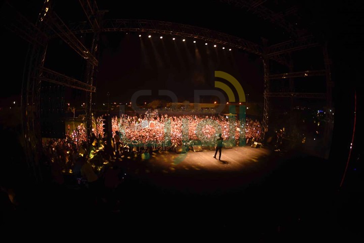 تامر حسني يشعل حفل "فاميلي بارك" بالرحاب
