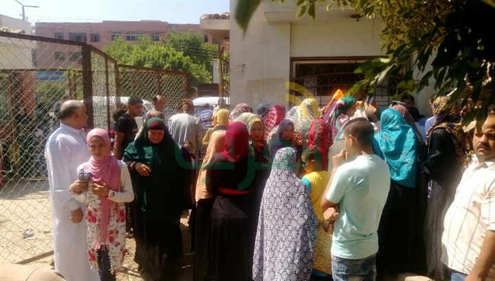 بالصور.. مستشفى بنها التعليمى يغلق أبوابه فى وجه المرضى