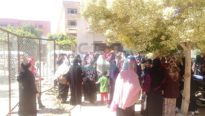 بالصور.. مستشفى بنها التعليمى يغلق أبوابه فى وجه المرضى