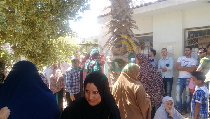 بالصور.. مستشفى بنها التعليمى يغلق أبوابه فى وجه المرضى