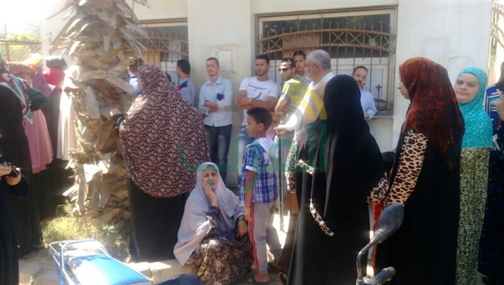 بالصور.. مستشفى بنها التعليمى يغلق أبوابه فى وجه المرضى