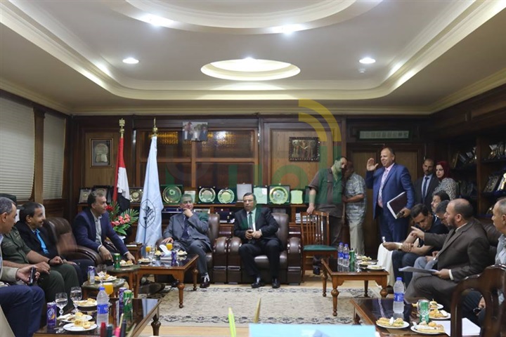 بالصور.. محافظ كفر الشيخ يستقبل وزير النقل
