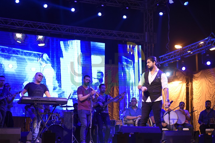 بالصور.. مينا عطا يحتفل بـ30 يونيو من ميدان عابدين في حفل جماهيري ضخم بالصور.. مينا عطا يحتفل بـ30 يونيو من ميدان عابدين في حفل جماهيري ضخم