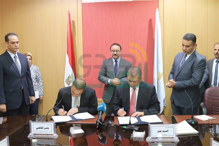 بالفيديو والصور.. محافظ كفر الشيخ يوقع 3 بروتوكولات مع وزارة الاتصالات