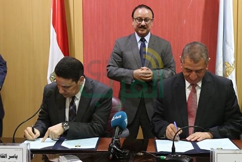 بالفيديو والصور.. محافظ كفر الشيخ يوقع 3 بروتوكولات مع وزارة الاتصالات