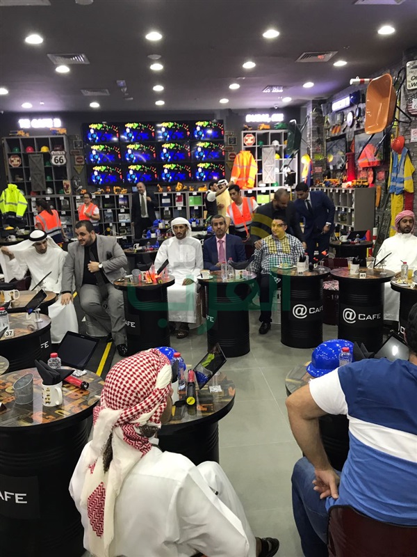 ملتقى للتجار في أول مقهى عقاري بالعالم بدبي ملتقى للتجار في أول مقهى عقاري بالعالم بدبي