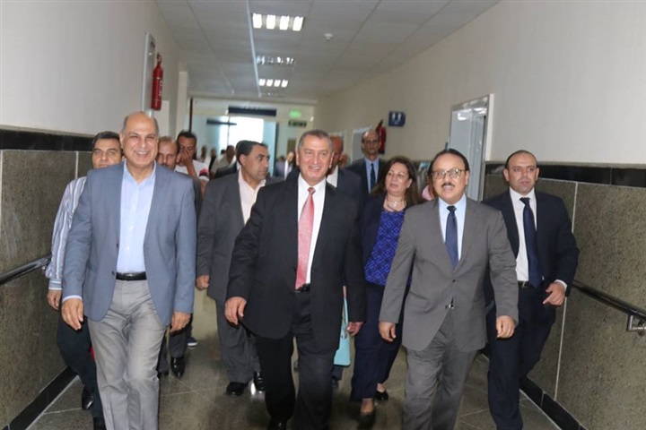 بالفيديو والصور.. محافظ كفر الشيخ ووزير الاتصالات يتفقدان المستشفى الجامعى