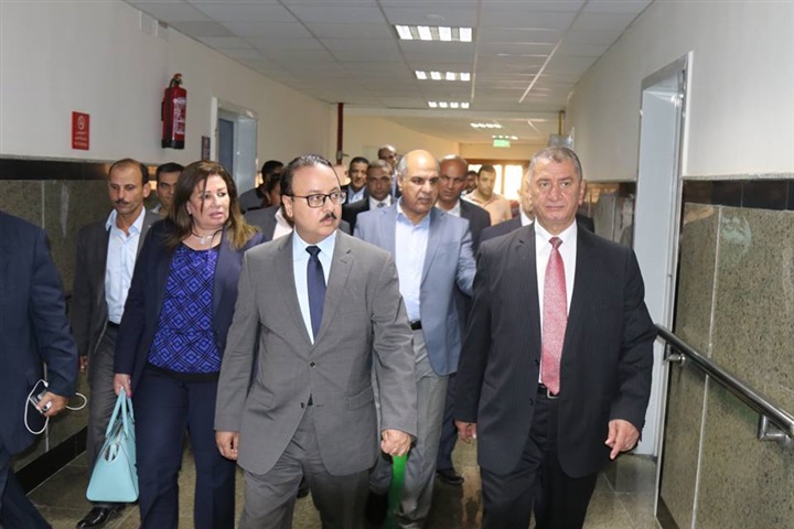 بالفيديو والصور.. محافظ كفر الشيخ ووزير الاتصالات يتفقدان المستشفى الجامعى