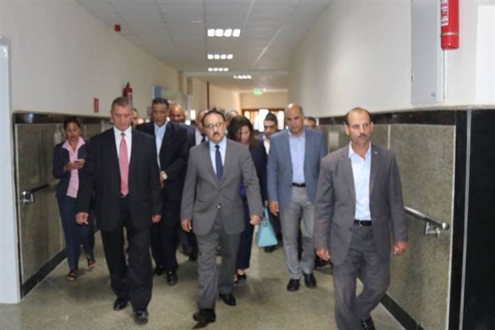 بالفيديو والصور.. محافظ كفر الشيخ ووزير الاتصالات يتفقدان المستشفى الجامعى