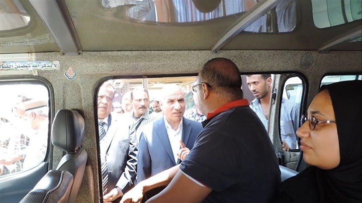 بالصور.. مساعدا وزير الداخلية يتفقدان موقف كفر الشيخ للتأكد من التزام السائقين بالتعريفة الجديدة