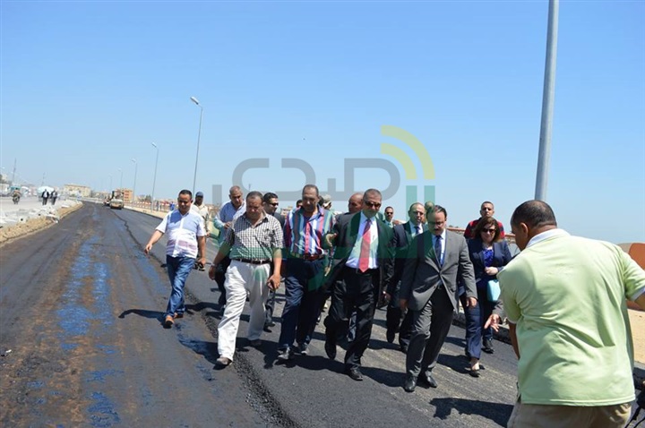 بالفيديو والصور.. وزير الاتصالات ومحافظ كفر الشيخ  يتفقدان أعمال تجميل كورنيش بحيرة البرلس