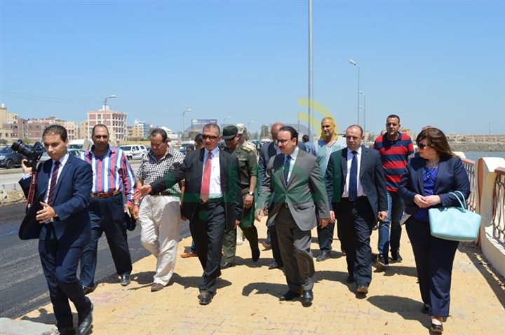 بالفيديو والصور.. وزير الاتصالات ومحافظ كفر الشيخ  يتفقدان أعمال تجميل كورنيش بحيرة البرلس